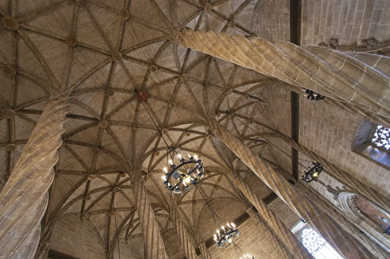 Wine Tastings Around Valencia's Silk Exchange in October 2026