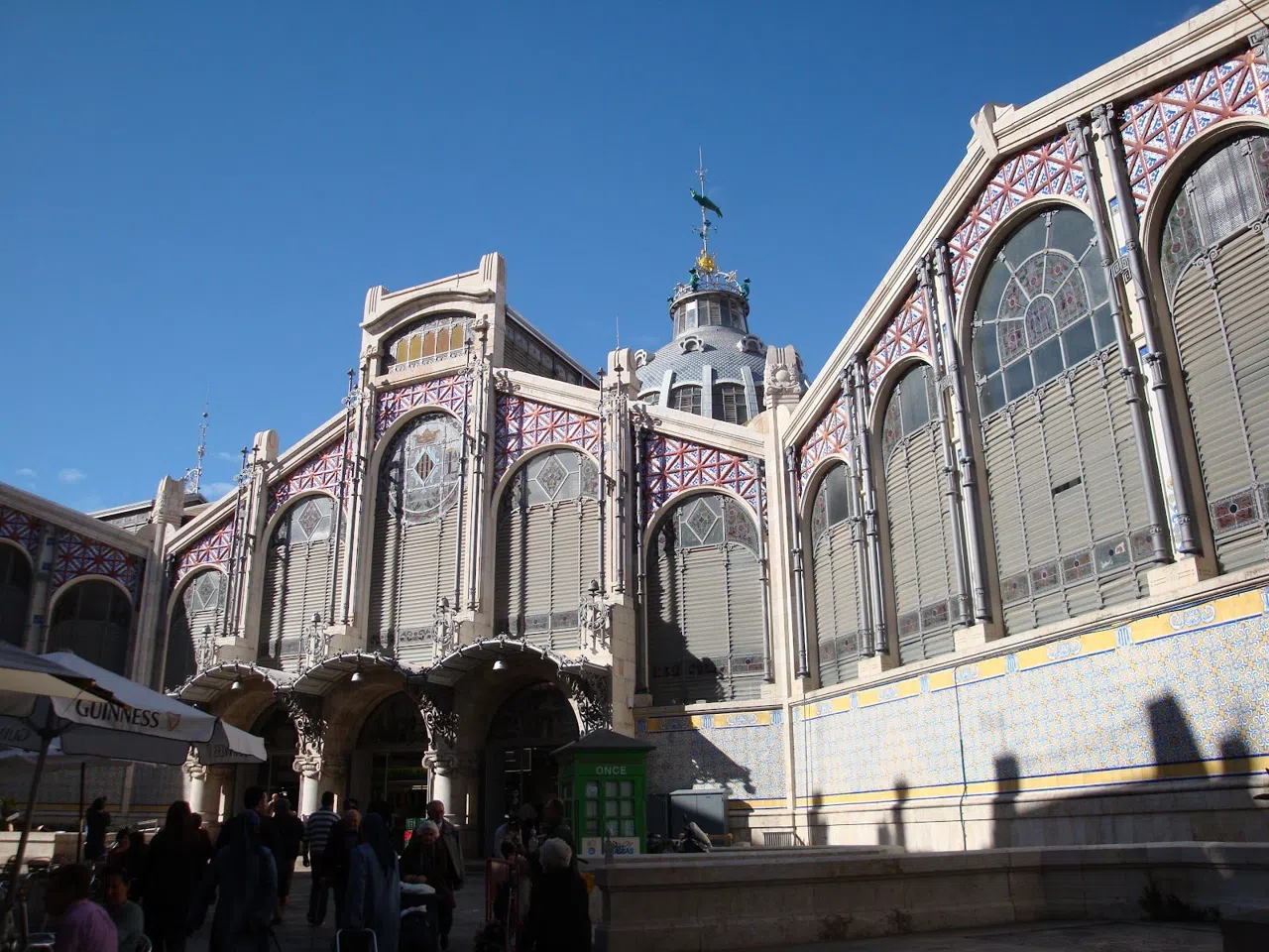 Fer, verre et héritage : le Mercado Central de Valence, un commerce depuis 1928